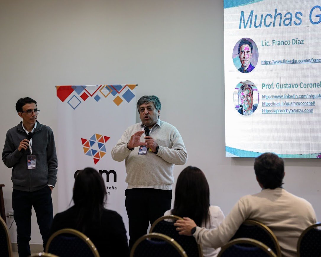 Gustavo Coronel durante una conferencia